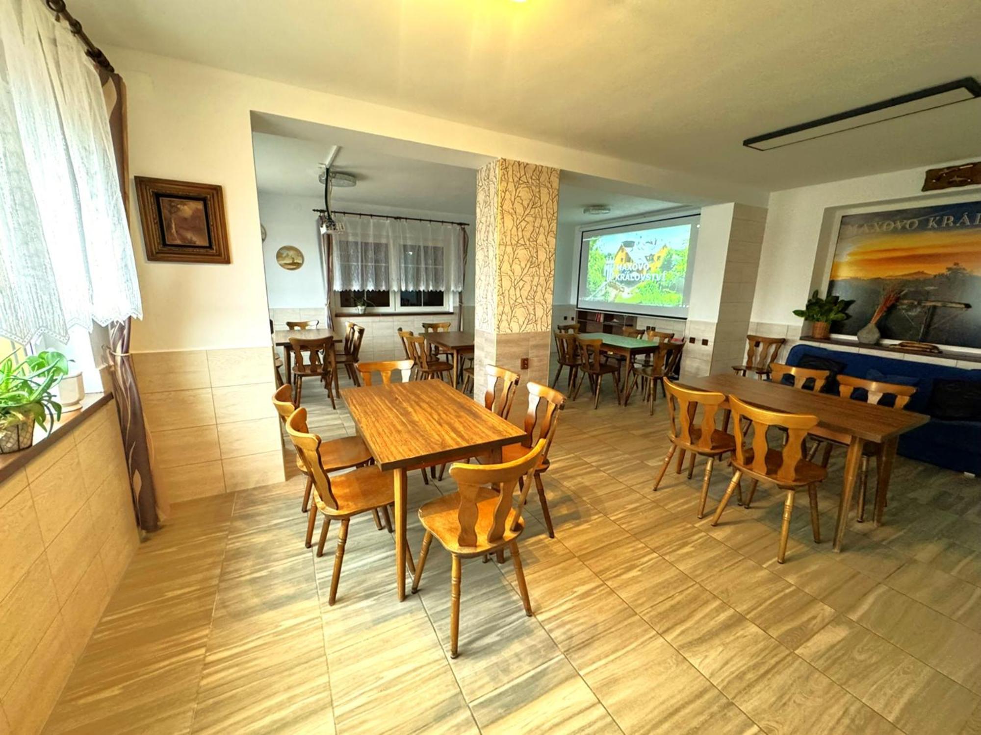 Maxovo Kralovstvi Apartment Rovensko pod Troskami Exterior foto