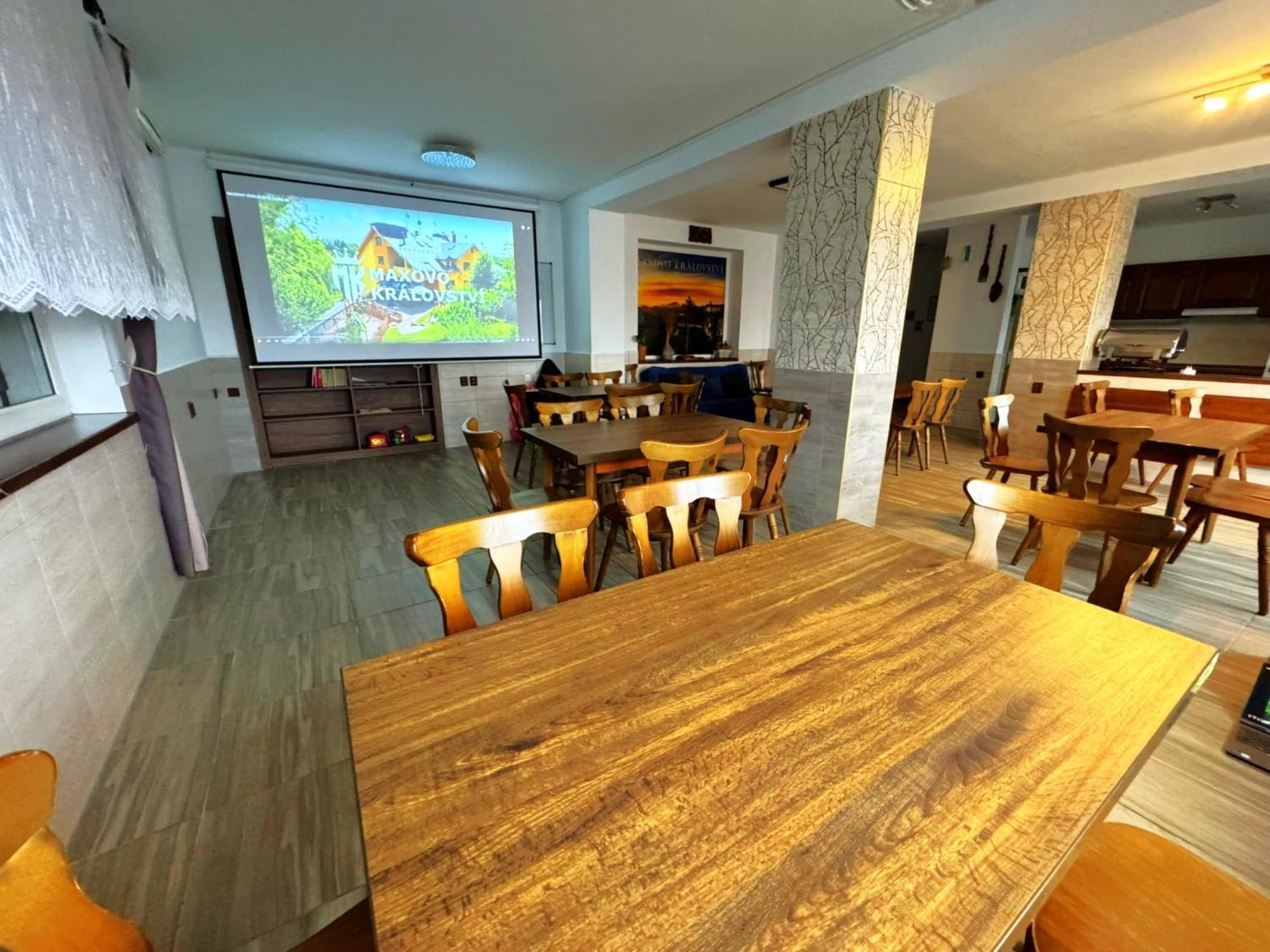 Maxovo Kralovstvi Apartment Rovensko pod Troskami Exterior foto