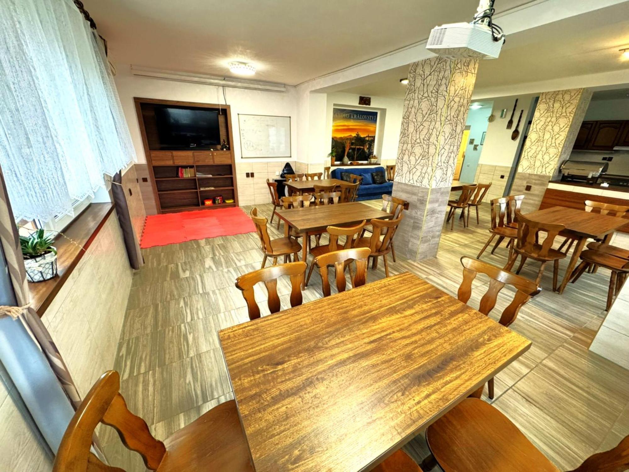 Maxovo Kralovstvi Apartment Rovensko pod Troskami Exterior foto